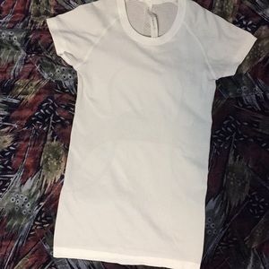 Lululemon white Run: swiftly tech crew